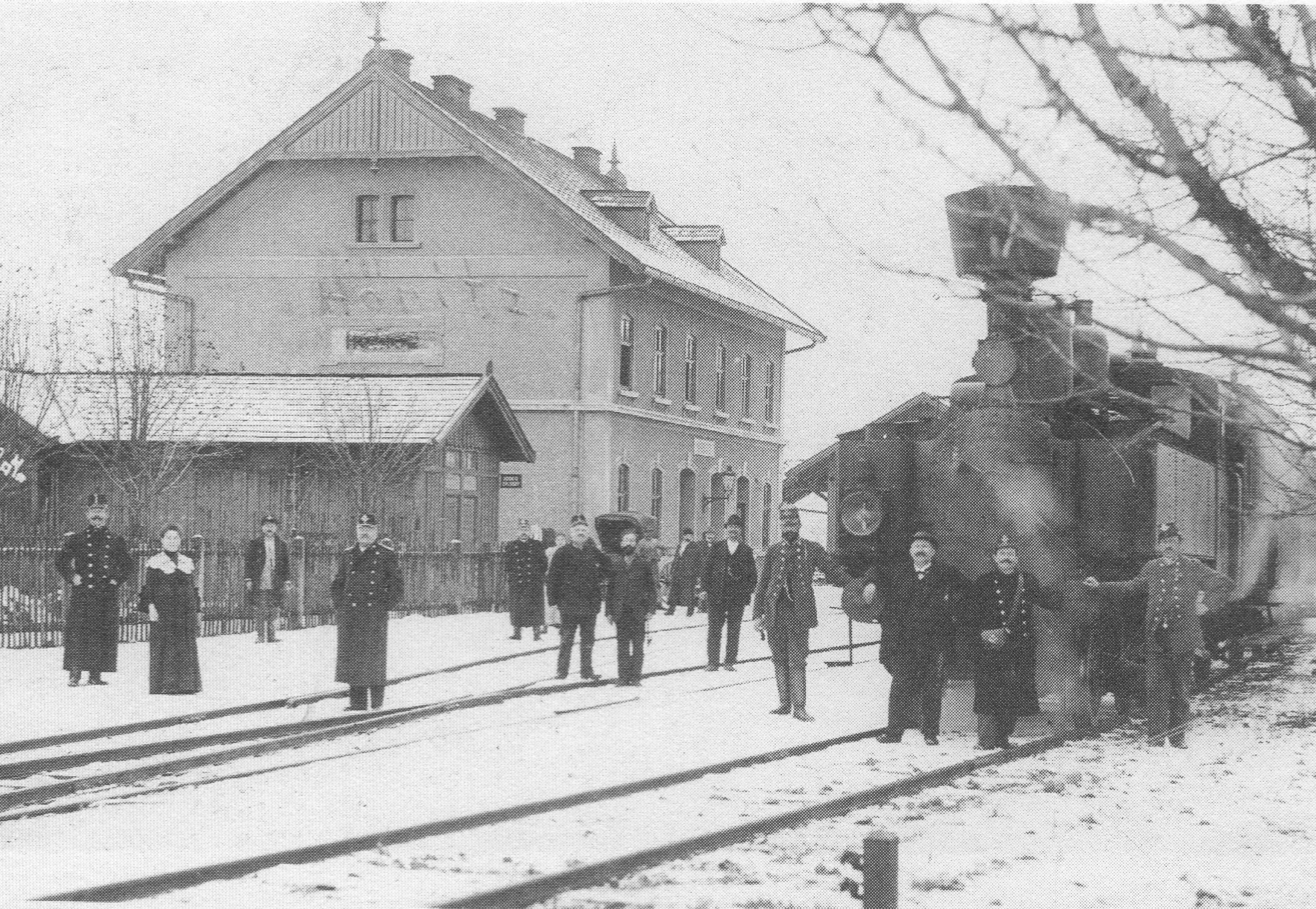 Bahnhof Höritz mit Reihe 99. Kopie